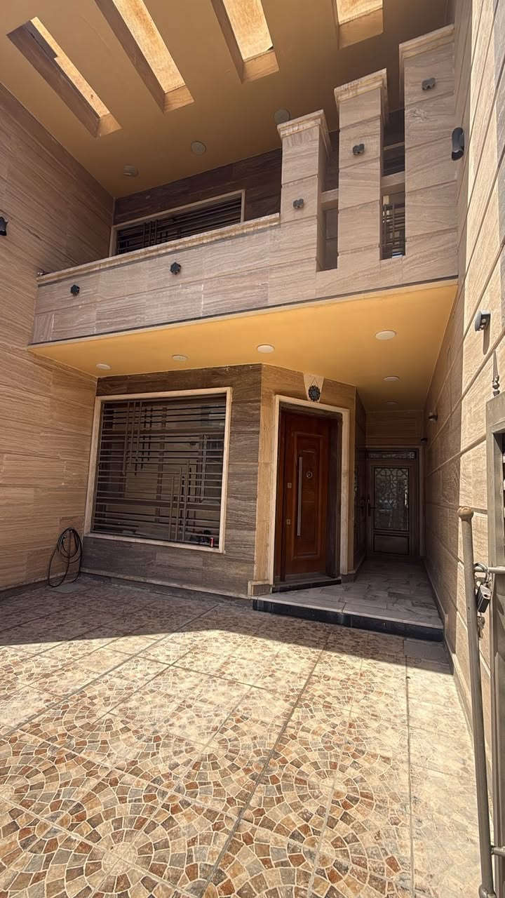 #للبيع بيت بسعر مغري في #السيدية (برج الياقوت للتطوير العقاري )

📍 موقع البيت : مربع الضباط ثالث عقار عن شارع النخيل      

📐 المساحة: 150 م²
▫️ الواجهة: 6 م
▫️ النزال: 25 م
🔴 محتويات 4 غرفة نوم 2 حمامات

� لمعرفة السعر اكتب (2)  بالتعليقات .

📞  *********** وسام  (اتصال أو واتساب)

🏢 مكتب برج الياقوت للتطوير العقاري
موقع المكتب 🔚السيدية – شارع مركز الشرطة، مدخل شارع أبو النخيل
