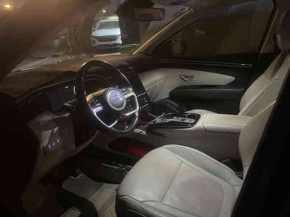 السلام عليكم توسان 2023فول مواصفات واحد على واحد  لون زيتوني قبل يومين بولشتها رقم بغداد باسمي سعر24وبيها مجال رقمي***********واتس
