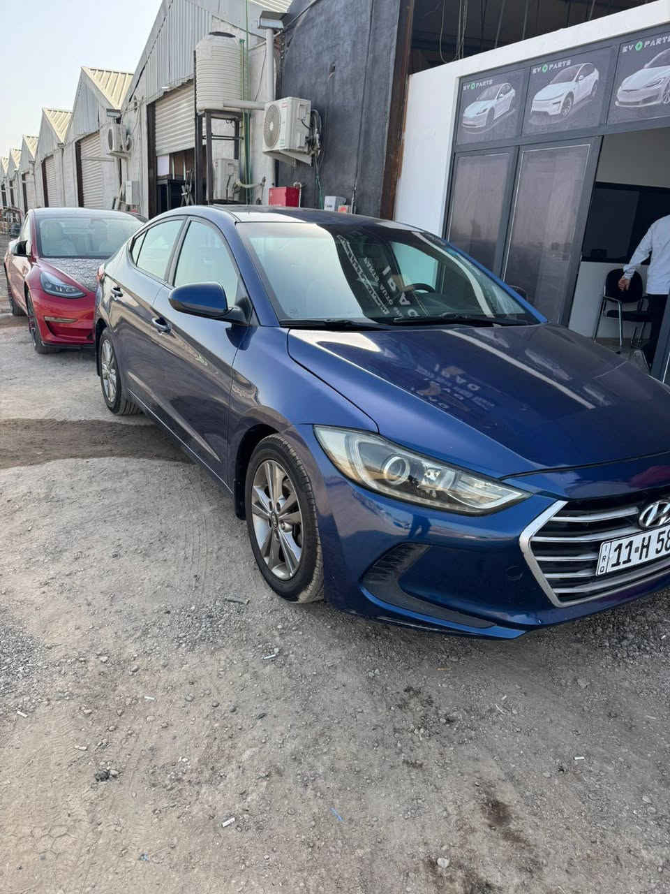 السلام عليكم 
النترا 2018 حادث امريكا بونيد و جاملغ بدون اير باك بالعراق صار بيها طخة خفيفة بالباب الخلفي راح انزللكم الصورة الصباغ الغبي صبغ جاملغ وباب ماشية 122الف السيارة بأسمي رقم جديد لحد سنه ٣٠ 
رجاء بس الشراي يخابرني تحويل ثاني يوم 
رقم الهاتف *********** مكاني الغزالية متواجد من الصبح لحد العصر
