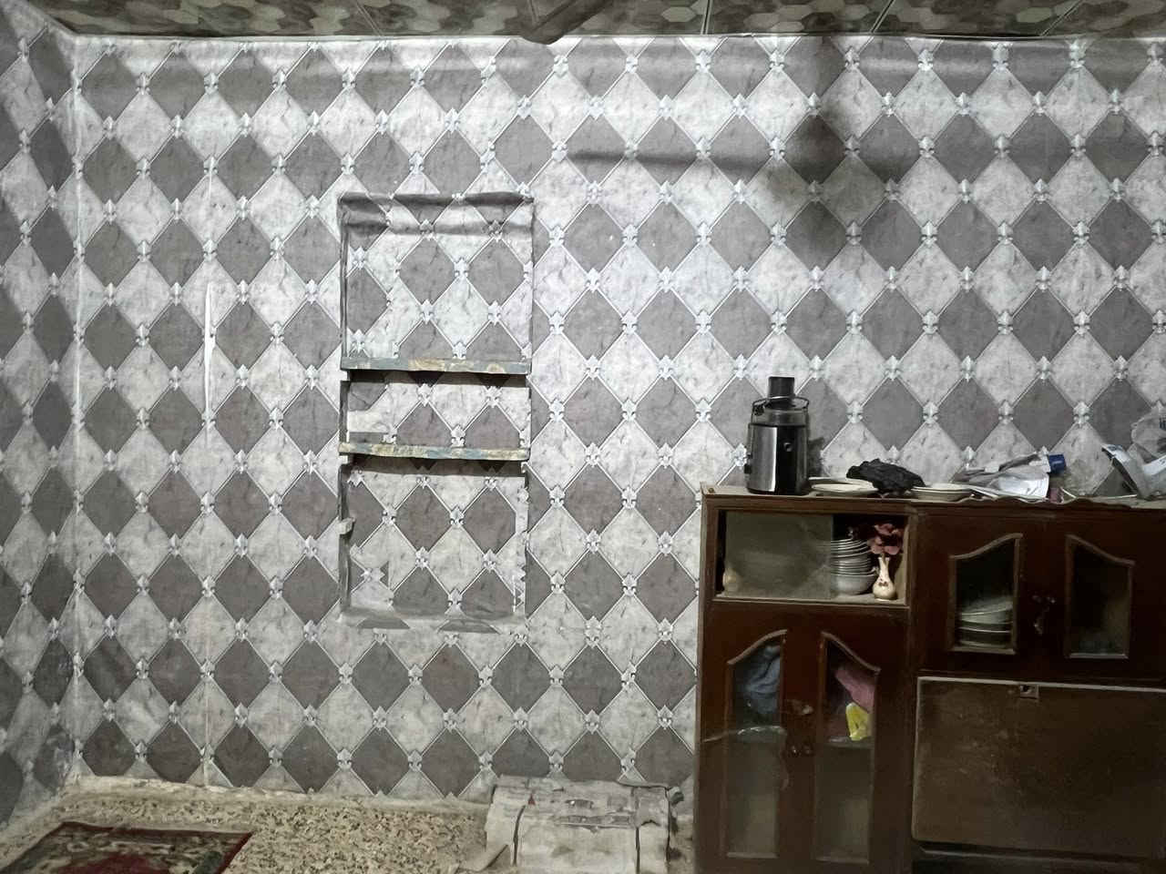 السلام عليكم بيت طابق و نص نظيف ينسكن  للبيع ١٦٨ متر خلف مستشفى الزهراوي الاتصال بصاحب الدار واتساب *********** سعر 180وبي مجال
