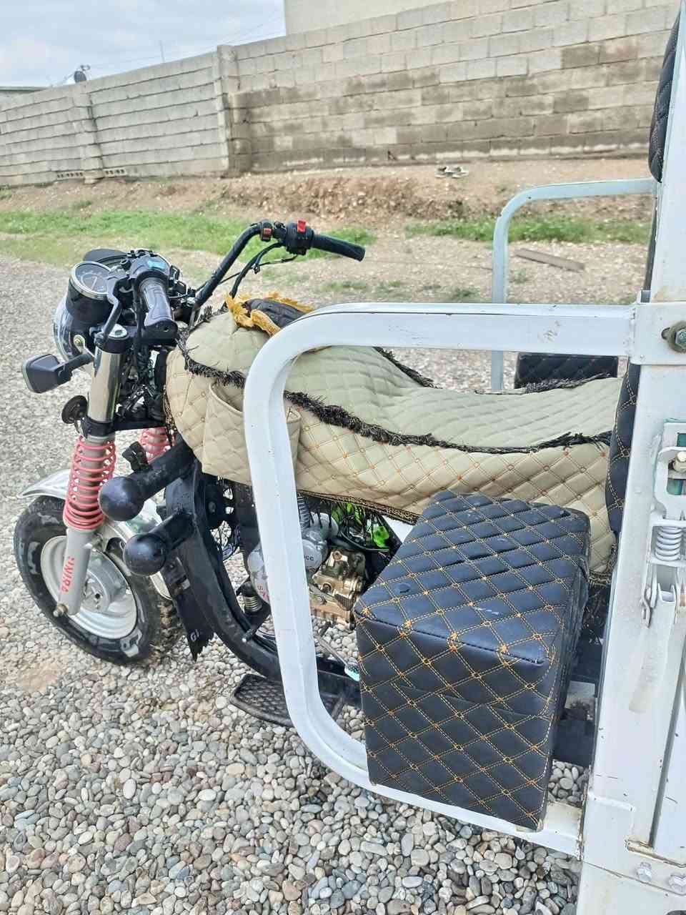 السلام عليكم ورحمه الله وبركاته
ستوته موديل 22 فحل عالي نضيفه درجه اوله
كهربائيات كامله محرك  جديد طخم تايرات جدد  +سبير

منفيس كامل السعر 1750 وبيه مجال 

المكان الزاب قرية النميصه
الاتصال على الرقم ***********
