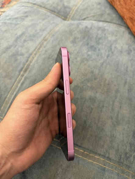 السلام عليكم ايفون ١٦ وردي ذاكره ٢٥٦ بطاريه ١٠٠ السعر مليون و ٥٠ قفل العنوان بغداد حي القاهره رقم ***********
