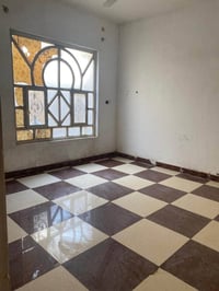 إخوان عندي دار سكنية للبيع بالديوانية، بحي الزهراء خلف المعهد التقني ب...