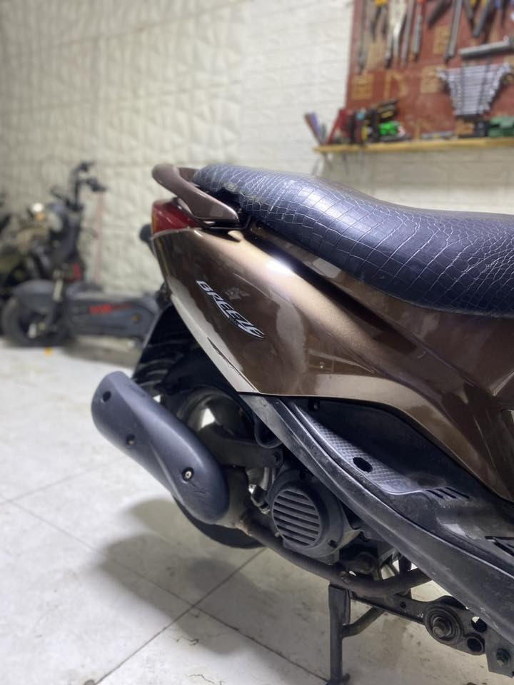 سلام عليكم شباب
الي يدور مكفول هاذه الحلال مكفول 
جيب فيتر وتعال معجبتك تعال اضيفك والله وياك 
بريز كابريتر لايت عالي 
محرك مكفول 
كابريتر بلادي 
دراجه ختم واحد حته الصندوك 
دراجه مصار هواي نازله رمبه تقريب 6 اشهر
ضفيره زلغ مابيهه مال شركه مكينه شرط النعومه
بريكات جدد 
ادامه كامله للدراجه 
تاير امامي خلفي جدد 
كهبائيات كلهه شغاله 
السعر 725
العنوان بغداد كراده مريم
اني مكلف بالنشر 
رقم صاحب الدراجه بي واتساب 
***********
