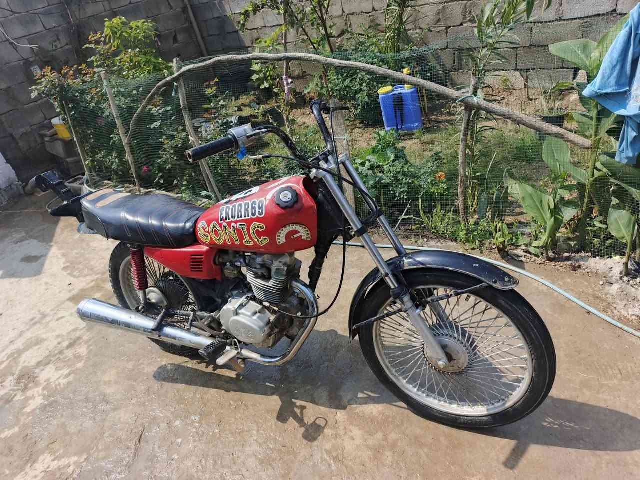 سلام عليكم دراجة ارشة نضيفة مابيهة اوراق مكفولة من السرقة مكاني ديالى سايلو يم جامعت ديالى سعر 300 وبيهة مجال قليل حك الجية هاذ رقم ***********
