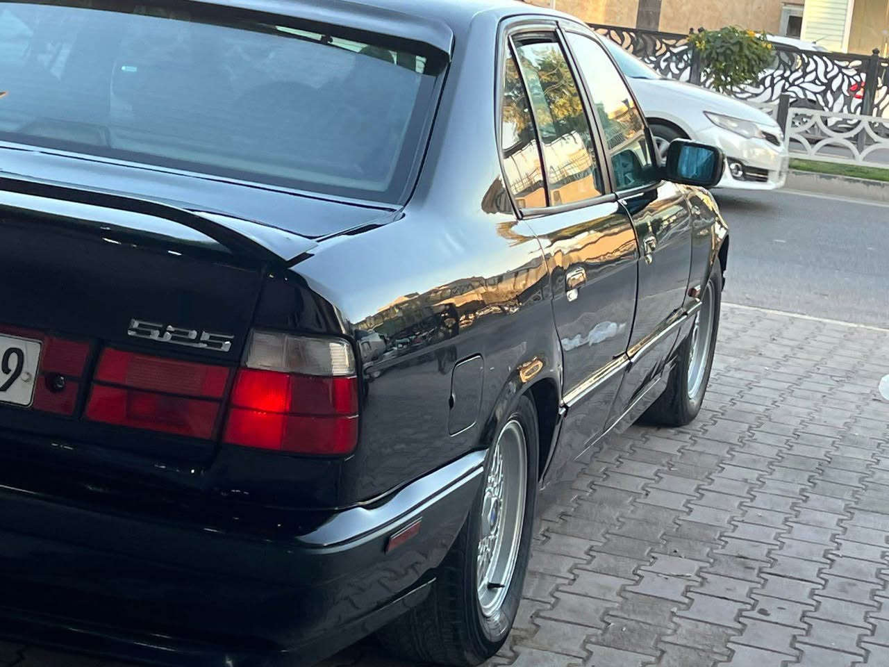 ٥٢٥ موديل ١٩٩٢ 
سياره جاهزه وكله بالشرط 
مكان كركوك 
*********** كركوك, العراق
