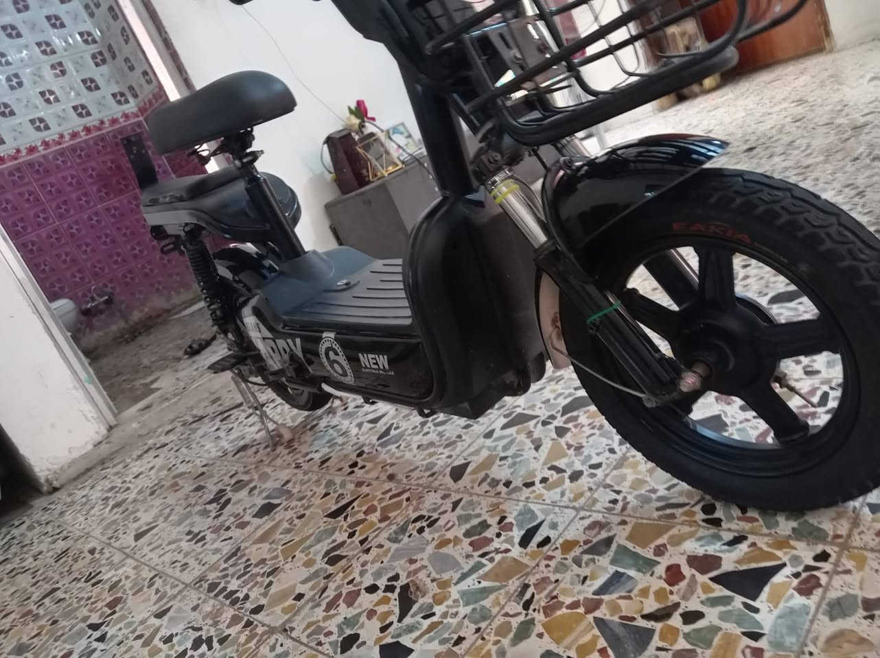 دراجه شحن للبيع استعمال قليل السعر ٣٠٠بيها مجال قليل للستفسار ***********
