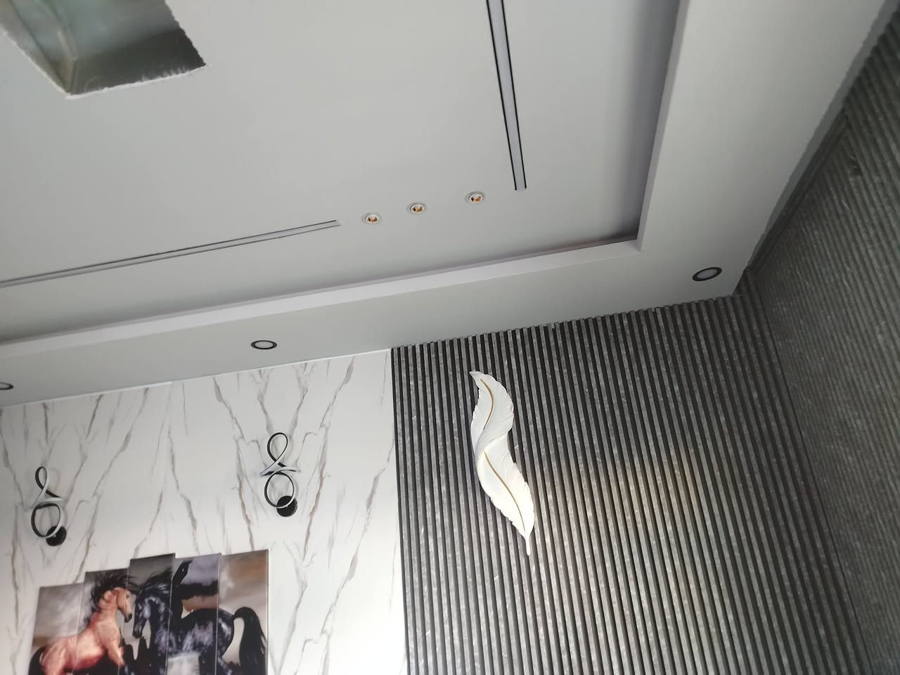 سلام عليكم
ديكورات مغربي متفرغ حالين
الشغل هندسي
 وبسعر مناسب كلش
نموذج من اعمالنا 
جميع ديكورات 
1- جبسن بورد و تغليف الجدران  بوكسات قواطع مغربي +  بورد + بوردx
2- فلين + بديل خشب+  
3- ديكور بلازمة. 
4- سحبات داخليه وخارجيه
5- نشتغل جميع محلات والمجمعات  بكادر مميز
يوجد لدينا كادر مجمعات بسعار مناسبه جدن
التواصل *********** واتساب
