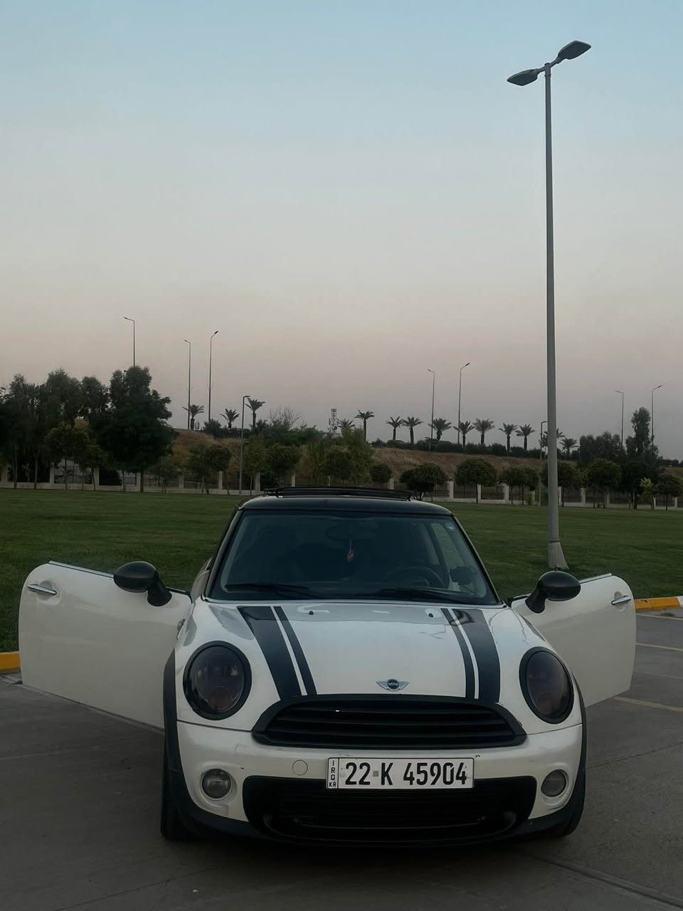 Mini cooper 2012 موکینە ٢٠ بئ تۆربۆ مەکینە مەرغوب فوول مووواسەفات پانۆراما تەحدید سورعە ڤۆلیۆم ناو ٧ رەنگ جام کارەبا بەسمە تۆماتیک عادی سەیارەکە تەنها یەک بستی تەعدیل هەیە لە دەرکەی سەکنی سعری 68 گەلا ٣ گەلاش 
غەرامە پاش ماعامەلە دەگیریەوە واتا ٦٥
***********
وەتسئاپ أربيل, العراق

