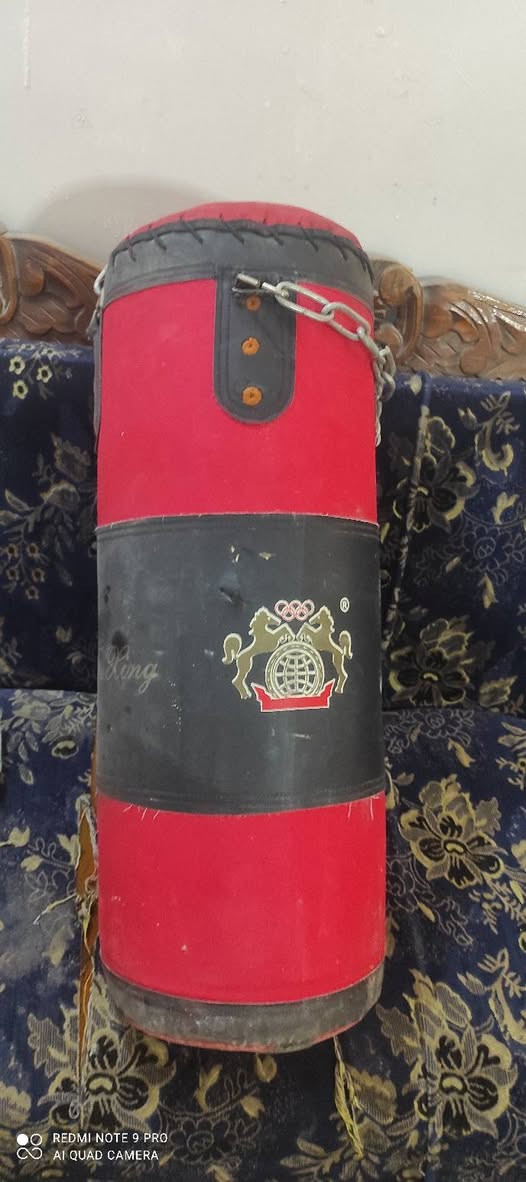 جيس ملاكمه للبيع طوله 70 سنتيم سعر 75 الف ماخذه ب150الف مكانه حي الاعلام تقاطع درويش ***********
