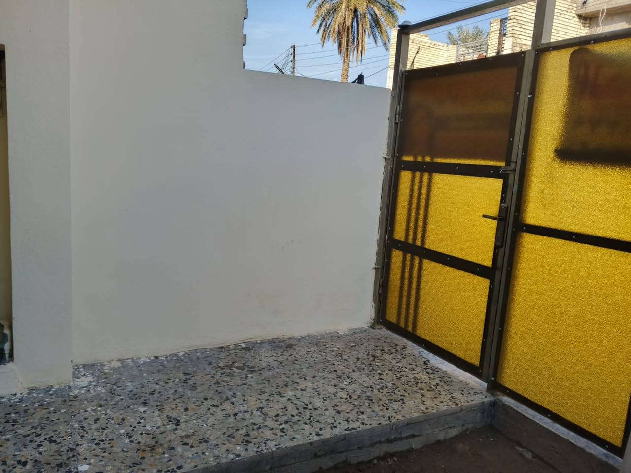 السلام عليكم ورحمة الله وبركاته

بيت للبيع الزعفرانية بالجواهري مساحة 100 م 
سند 25 طابو صرف زراعي
بناء حديث بعده جديد بناء درجة أولى كراج صغير وحديقة واستقبال ومطبخ حار و بارد وصحيات مشتركة وغرفة نوم ودرج داخلي للأتصال ولأستفسار الأتصال على الرقم 
***********  أبو ايلاف ‏‪***********‬‏  أبو أيهم
