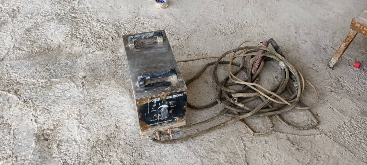 سلام عليكم مكينه لحيم للبيع شغاله ونظيفه‏‪***********‬‏
