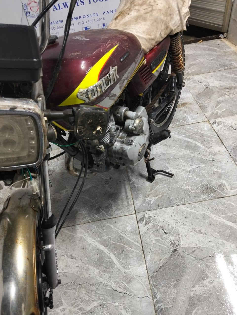 سلام عليكم دراجه ايراني  اورقها كامله  للبيع مستعجل سعرها  200
الدراجه خير من الله نقصها فقط كهربائيات
***********
