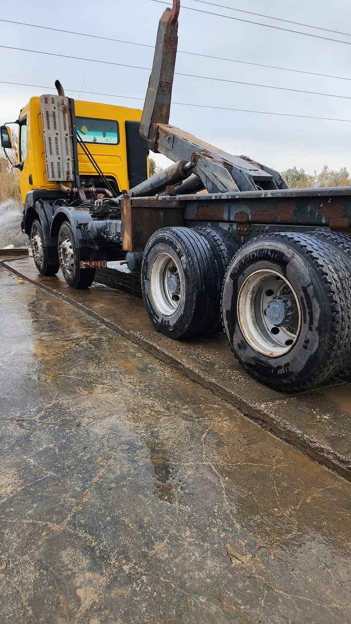 رافعة حاويات البيع جاهزه من كلشي تشتغل ابخطهه رقم واسط انكليزي ***********
