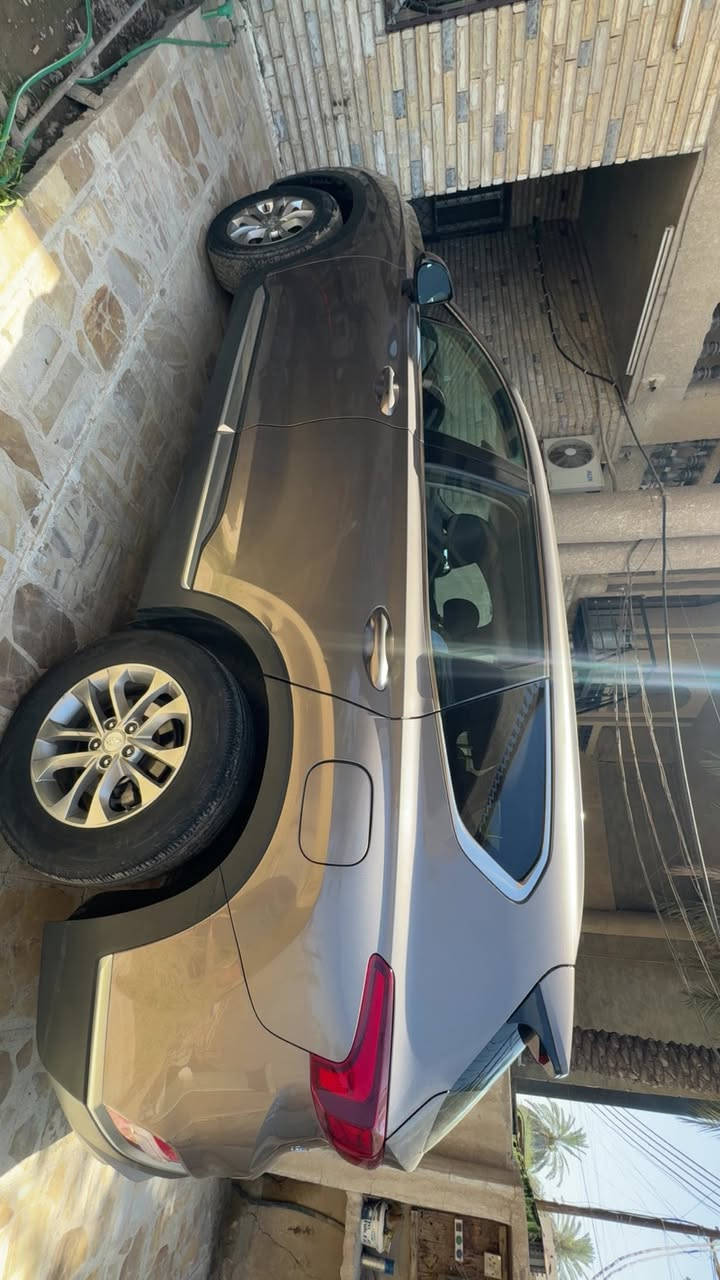 سنتافي 2019  SEL
سنتافي 2019 لون رصاصي بني 

محرك GDI 2400  ماشية 75000 وارد امريكي 

مدخل USB/AUX ، مقعد السايق كهرباء ، مرايات كهرباء ،حساسات لتغيير مسارات ،وحساس خلفي ، كرسي تدفئة، قطعتين تبريد ، مثبت سرعة وتحديد مسار 

ليد خارجي ليلي سيارة مبيها بس شخطتين ع باب جهة السايق

Carplay , auto android , اوتو هولد ، نقطة عمياء و حساس ضغط الاطار ،مثبت سرعة 

سعر 18,000 وبيه مجال
تواصل على الرقم ***********
