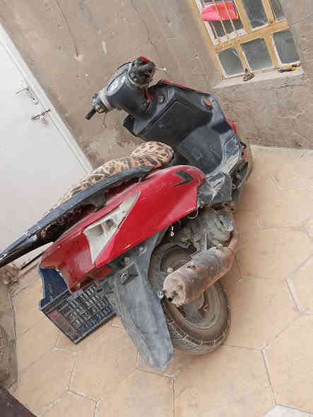 دراجه سكنس صيني
شغاله كلشي مابيه  
بس من دوس بانزين تطفي 
للبيع 
كفرات نضيفه مكينه ناعمه
١٢٥ وبيه مجال 
***********
