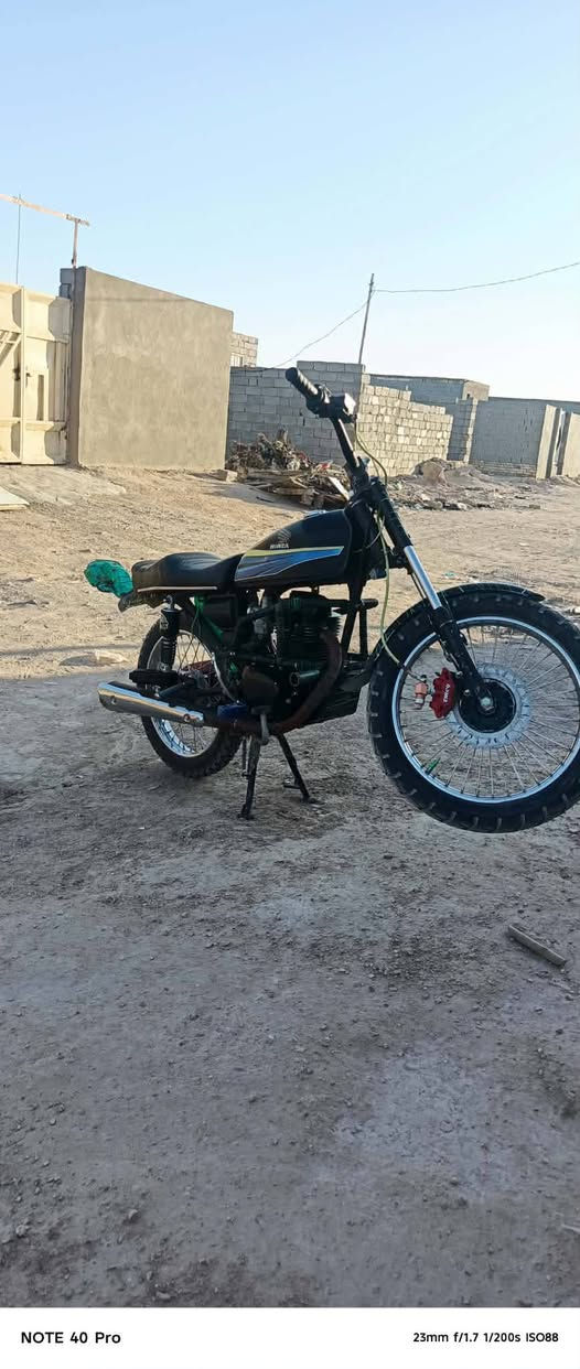 السلام عليكم دراجه البيع كلك مكفوله اسويلك مكاتبه دراجه برقي ما عايزه مال جناي مكينه كارتون مكاني بل نجف السعر 250وبيها مجال ***********الدراجه مابيها غطرت صبق
