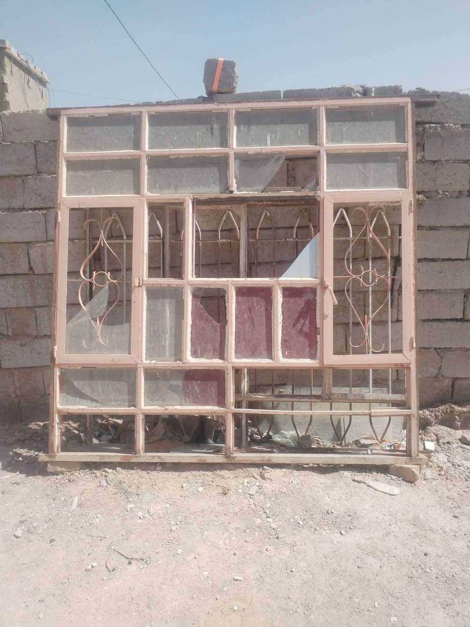 السلام عليكم 3بيبان و3شبابيك سعر البيبان الواحد 25الف و الشبابيك الزغار الواحد25الف و الشباك الكبير سعره 50الف ما تلكه بهيچي سعر مكان النجف الكوفه البراكيه شارع المعمل رقمي ***********
