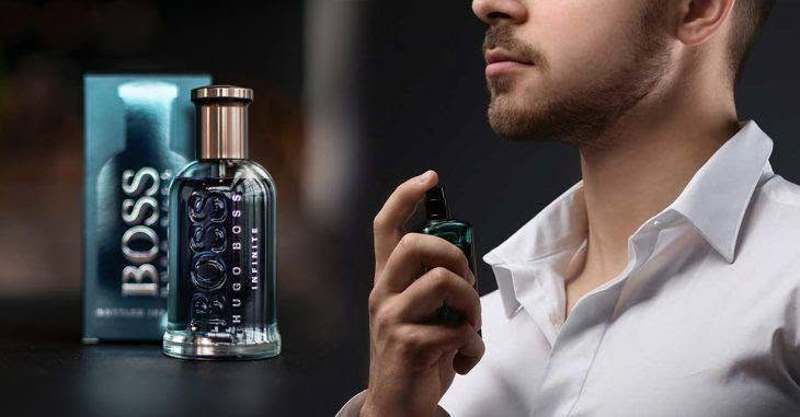 Boss Bottled Intense Eau De Parfum
عطر بوس بوتلد إنتنس اودي 
تقدم Hugo Boss عطر أول اودي بيرفيوم من مجموعة عطر بوس بوتلد Boss Bottled الذي صدر عام 1998 و قد تميز برائحة منعشة جذابة و قد أعادت شركة بوس تقديمه عام 2015 في شكل جديد و كثيف بإسم بوس بوتلد إنتنس Boss Bottled Intense  ثم أعلنت الشركة في  2016 عن عطر Boss Bottled Intense Eau De Parfum في شكل ماء عطر أكثر كثافة و تركيز أعلى من الزيوت العطرية.
بوس  بوتلد إنتنس ماء عطر
عطر بوس بوتلد إنتنس ماء عطر خشبي تابلي له نفس نوتات نسخة ماء التزيين التي صدرت عام 2015 و لكن مع زيادة نسبة و تركيز الزيوت العطرية لتصل إلى 14% و تقوية معدل ثباته. يبدأ العطر بالتفاح الأخضر و زهور البرتقال مع البرجموت و قلب تابلي من القرفة و القرنفل مع زهور الجيرانيوم (إبرة الراعي) مع قاعدة غنية بأخشاب الثمينة و هي الصندل و الأرز مع الفتيفير مغلفة بالفانيلا الدافئة.الوجه الإعلاني هو الممثل جيرارد بتلر .
100 مل اودي بيرفيوم 
🚘 يوجد خدمة توصيل لجميع محافظات العراق ٤ الاف 🚘


**إذا كنت صاحب هذا الإعلان وتريد حذفه لأي سبب، رجاءا أرسل رسالة إلى الدعم الفني**