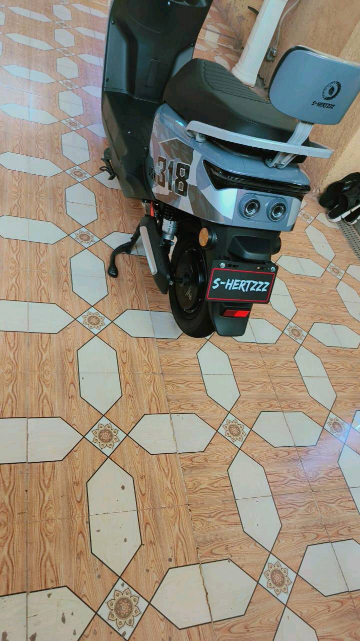 دراجه سكنس شحن 318 فئة السبورت ملفها 3000W بطاريات العدد 6 30A امبير دراجه طياره سرعتها الحقيقه 93 وتمشيك اقل شي 60 كيلو دراجه نظيفه 
1- سويجين وبصمتين وكارتين 
2- بيها فيشه وضع ECO الاقتصادي وفيشه ثانيه وضع SPORT يعني طياره 
العنوان بغداد الحسينية ماخذها بل 900 والسعر.650 وبيها مجال للشراي 
الرقم *********** متوفر واتساب    
الدراجه حييييل نضيفه مكفولة كفاله عامه 
