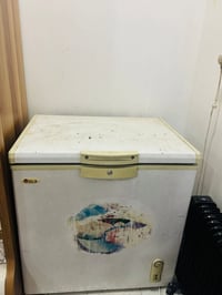 مجمدات عدد اثنين نضاف كلش وديوان طوله 7 متر للبيع  متواجد ماسنجر وارقا...