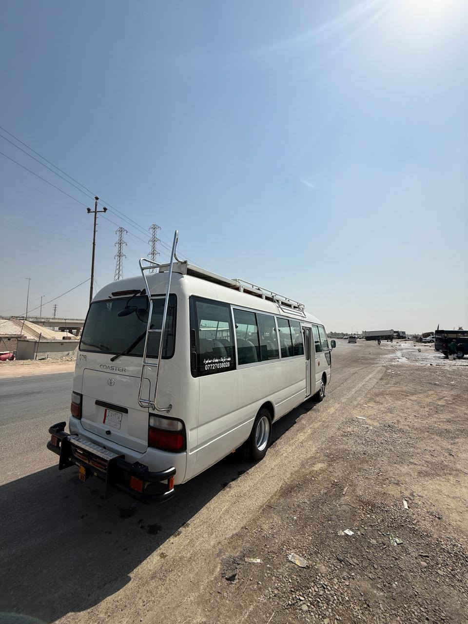 السلام عليكم كوستر للبيع موديل 16 سياره خير من الله سياره كبل للشارع كامله مكاني البصره القرنه اتصل ***********
