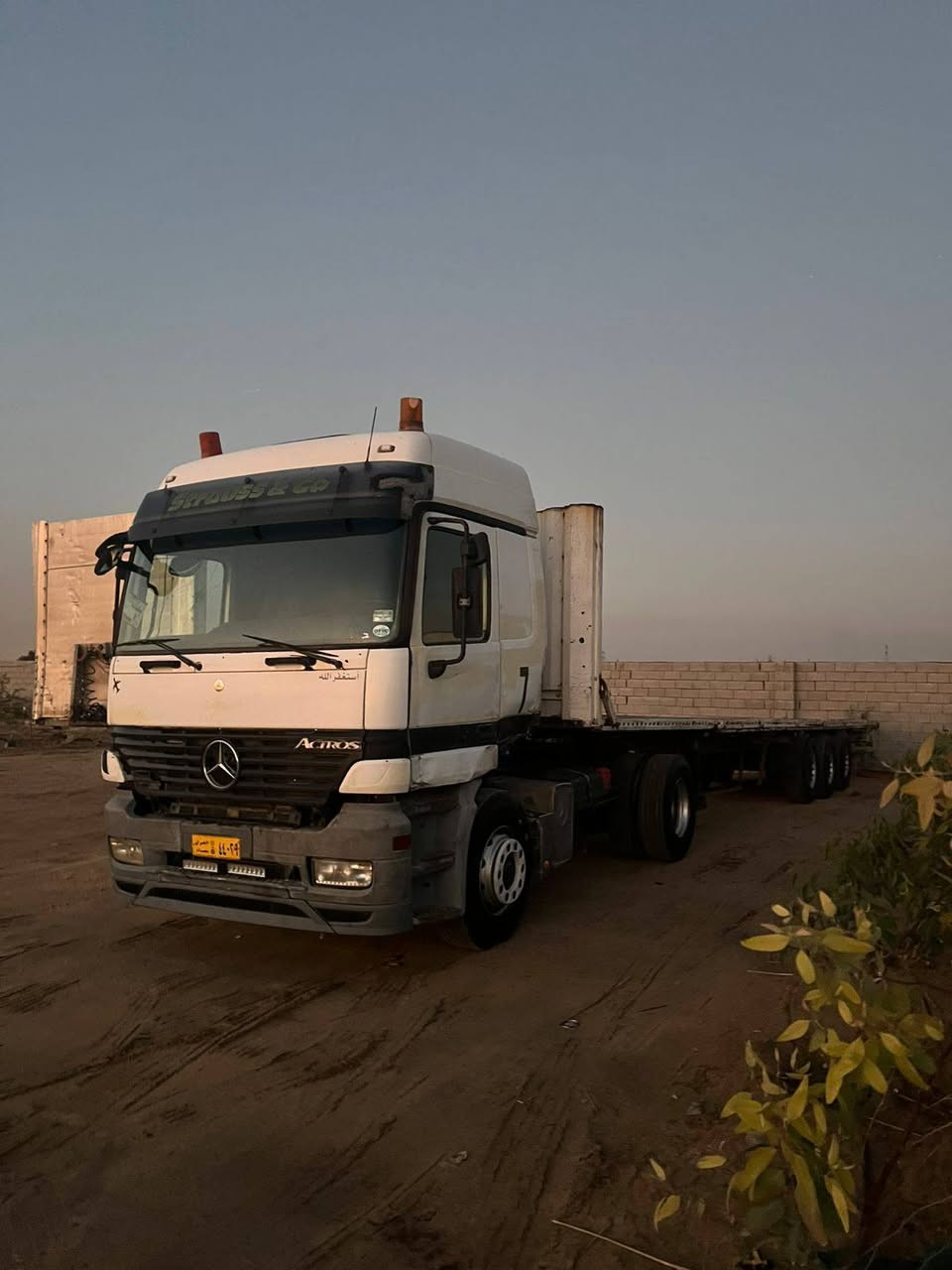 سلام عليكم اكتروز بيع بس راس فقط موديل 2002 مكينه كير شرط مكينه عليه مال 2007 شاصي مكفول سياره شوف العين جديده وما عوزه اي شي تبريد بلادي شغال باتريات جدد حداديه جديده رقمه تأميم منتهيه ٢٠١٨ ابيع هل موجود وراعيه موجود يحول سعر 105 مكان سياره البصره سفوان ***********
