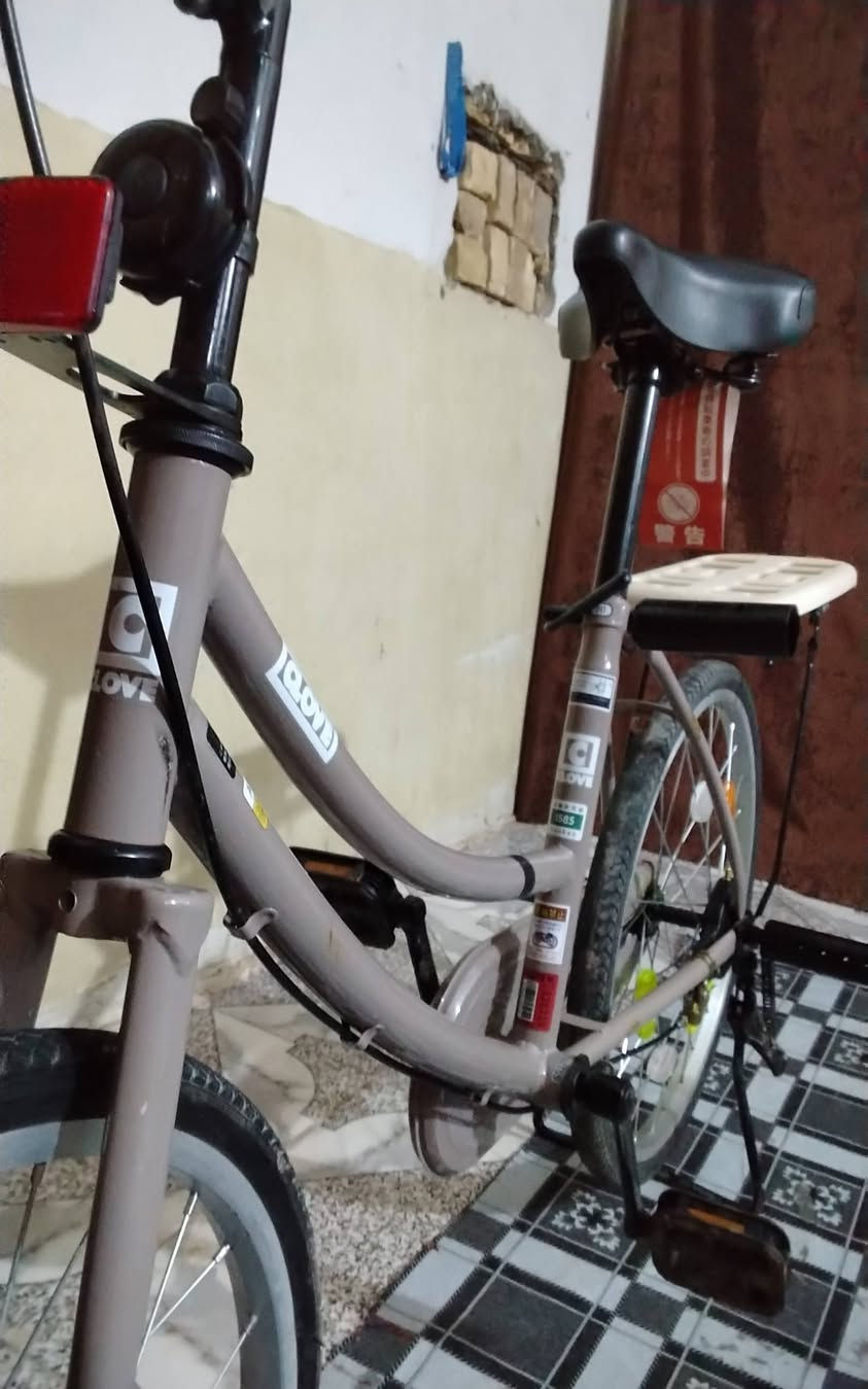 سلام عليكم شباب بايسكل للبيع حجم 20 شركه كلوف سعر 120 وبي مجال الطيبين مكاني ميسان  ابو رمانه


**إذا كنت صاحب هذا الإعلان وتريد حذفه لأي سبب، رجاءا أرسل رسالة إلى الدعم الفني**