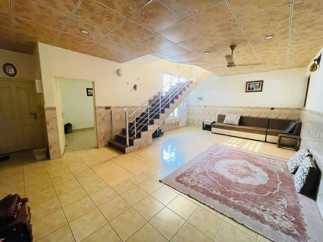 بيت للايجار مؤثث كامل في اربيل مجمع اينده ٢ 
٢١٦ متر 
٥ غرف نوم - صالة - استقبال - مطبخ - صحيات - حديقه و كراج
للاستفسار
***********
***********
