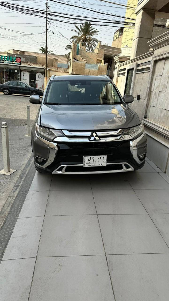 ميتسبوشي اوتلاندر 2020
2.4 تنفس طبيعي
سحب امامي
كلين تايتل بدون صبغ بدون تبديل بدون بارد 
مرايات كهربائيه 
تدفئه كشنات 
كار بلي 
مثبت سرعه
رادار امامي
كامرا خليفه 
داخل كاربون
اوتو هولد
***********
