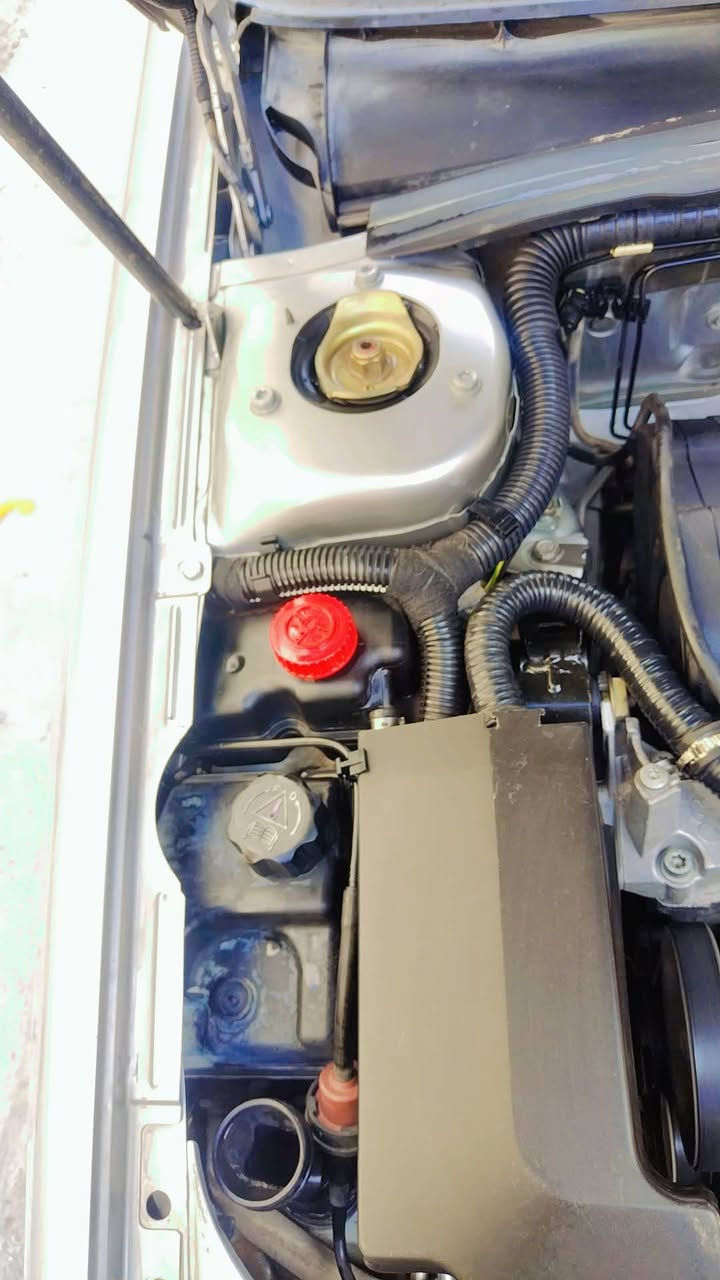 سلام عليكم
سياره بيجو فرنسي 406سياره جديده زيرو يعني كلهه على وضع الشركه ماشيه 55الف حقيقي مديل 2002  السعر 85وبيهه مجال رقم ***********
