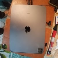 آيباد برو M2 • ١٢٨ • بطارية ٨٦٪