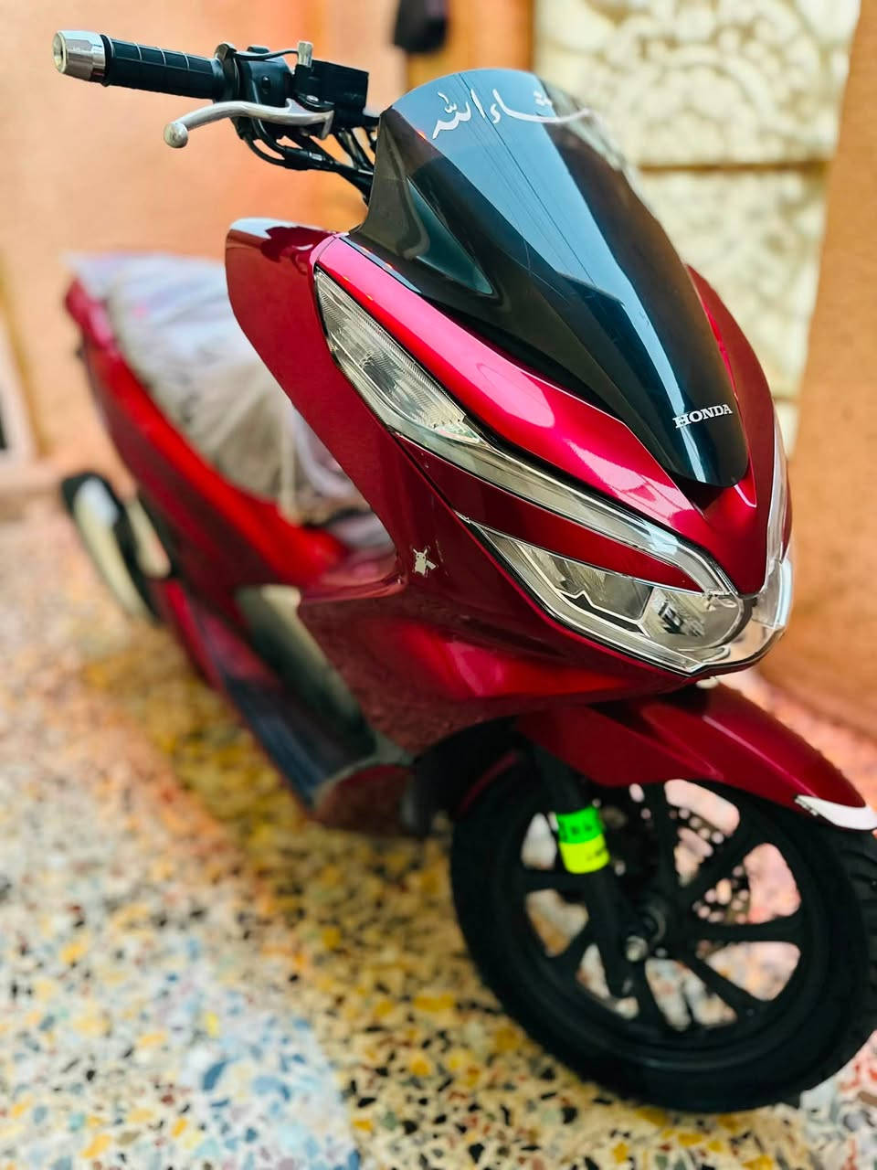 من رخصه الادمن دراجه pcx جيل 3 دراجه خير من الله بصمات 2 مصالها هواي من نزلتها ماشيه 38 الف رايدها ب 26 ورقه للاستفسار ***********
