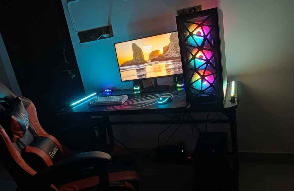 🎮 للبيع PC Gaming + Setup كامل
━━━━━━━━━━━━━━

🖥️ مواصفات الـ PC:

🔹 CPU: AMD Ryzen 5 5600X

🔹 GPU: RX 6700 XT 12GB

🔹 RAM: 16GB DDR4 3200MHz

🔹 Motherboard: Gigabyte B550

🔹 Storage: SSD 1TB

🔹 PSU: 650W

🔹 Case: Vento RGB مع 4 Fans

✅ استخدام خفيف جداً لمدة تقارب 3 أشهر فقط.
✅ الجهاز بحالة ممتازة وخالٍ من المشاكل.
✅ جاهز للفحص والتجربة.

💰 سعر التجميعة فقط: 950,000 دينار

━━━━━━━━━━━━━━

📺 شاشة MSI Full HD 120Hz
💰 السعر: 120,000 دينار
✅ ضمان ساري المفعول

━━━━━━━━━━━━━━

🔋 UPS Line Interactive
💰 السعر: 80,000 دينار
✅ ضمان ساري المفعول

━━━━━━━━━━━━━━

🖱️ Mouse Logitech

⌨️ Keyboard HikGaming RGB

🖥️ Gaming table 
(يتضمن حامل سماعات + حامل أكواب)

💰 السعر: 80,000 دينار

━━━━━━━━━━━━━━

🎧 Gaming Headset + Speakers
💰 السعر: 50,000 دينار

━━━━━━━━━━━━━━

🪑 Gaming Chair
💰 السعر: 65,000 دينار
✅ مستخدم شهرين فقط

━━━━━━━━━━━━━━

💰 سعر السيت أب الكامل: 1,250,000 دينار

📍 الموقع: بغداد

🚚 متوفر توصيل داخل بغداد والمحافظات

📱 للتواصل واتساب:
*********** المحمودية, بابل
