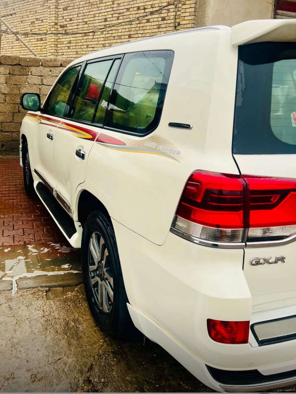 سلام عليكم لاندكروز  11 محدثه اصلي ٢١ داخل وخارج 
تحديث كير ومحرك شركه صدر جديد تبريد شغال مصبوغه حزام والقماره مكفوله 6 سلندر    
السعر 293وبيهه مجال بصيط بأسمي تحول ثاني يوم *********** العنوان ميسان
