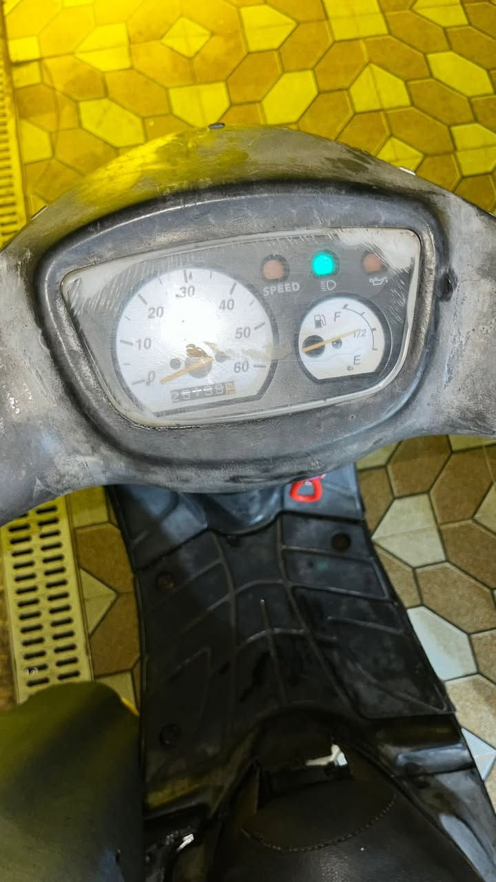 ! سلام عليكم
دراجة تسع زروف 

دراجة كامله ومسويلها ادامة كامله ومامخليها تحتاج شي (مبدل كلجات امامي وخلفي قبل يومين + بنزات امامي وخلفي قبل يومين +مبدل دهن اكسل اليوم +باتري جديد صارله يومين من جايبه + تجفيت ادامة كله اصلي ) كهربائيات اشاير دشبول كله كامل فقط السلف شخاطه مالته ماكاعده عدل لو مامربوطه السلف كامل يشتغل + دراجة هندر واحد + اخبطلها دهن اماراتي مامخليها تحتاج شي/الدراجه بعدها بملاحها وتوني غاسلها مابيها اي وصخ / السعر 355 وبيها مجال للشراي .


**إذا كنت صاحب هذا الإعلان وتريد حذفه لأي سبب، رجاءا أرسل رسالة إلى الدعم الفني**