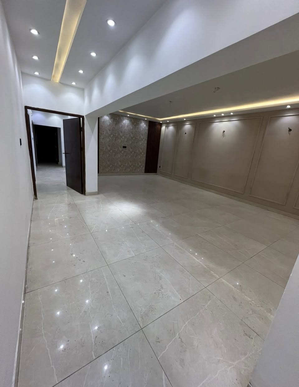 ✅عقارات زيونة 718 مكان هادى
✅بيت للايجار في زيونه محله 718

✅المساحه 250م

🔴واجهه 10م

🛑يحتوي العقار على كراج وحديقه

🔴 الطابق الارضي استقبال مطبخ غرفتين نوم وخدمات

🔴الطابق الاول غرفتين نوم وخدمات

التفاصيل اكثر يرجى الاتصال

📞***********

📞***********
