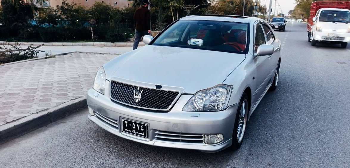 مووس 2005 ١ پارچه صبخ
سلایت ، ۳ دوگمه..  ده رگا به سمه . ناو ره صاصی. شاشه تیسلا. هیچ سارد و شوختی نیه. مکینه و گیر بچوک بنزین که م ده خوا شوین که لار ***********
