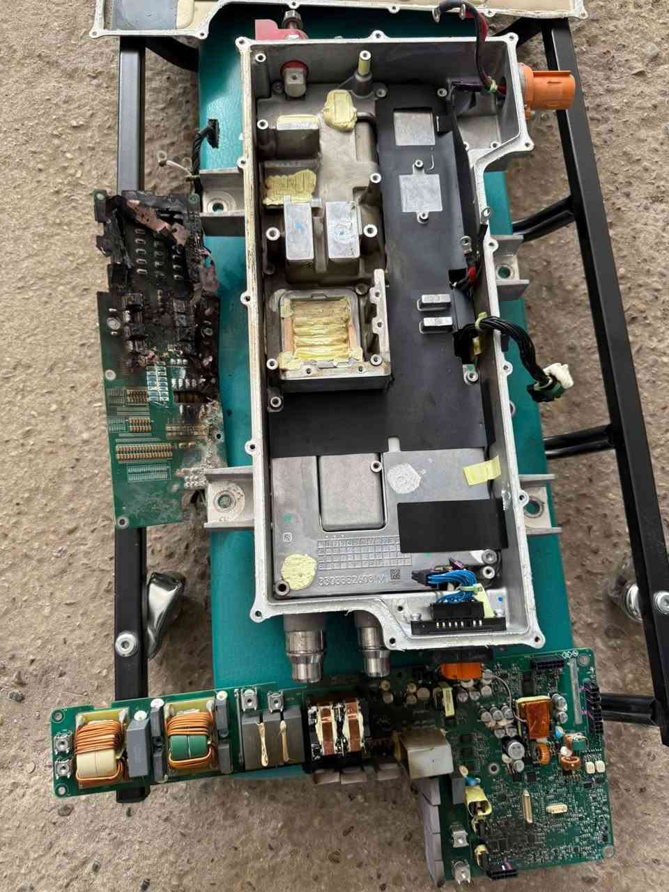 صيانه جميع السيارات الهايبرد                                                    صيانه انفيرترات الباسفكا الهايبرد 
العنوان بغداد الكراده شارع مدرسه بهلول 
***********
***********
