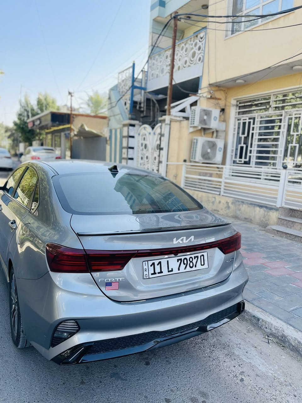 السلام عليكم كيا فورتي للبيع (بدون مراوس) موديل 2022  جيتي لاين فول مواصفات عدا الفتحة بيهة صبغ جاملغ وبنيد رقم بغداد مشروع وطني وبسمنة تحويل ثاني يوم ماكو اي شكال 
مواصفات السيارة
(1) بصمة+ رادارات
(2) شاشة كبيرة+ كامرة خلفية
(3) كشنات كنتارة جلد + حساسات
(4) مكينة 2000 دوش درجة اولى
(5) كير ١٠٠/١٠٠+ اشاير بل مري
(6) هندبريك بصمة+ بصمة ابواب+ ثلاث انظمة قيادية
(7) صدر وتبريد وتدفئة مكفولات
(8) ميكانيكيات وكهربائيات وحدادية درجة اولى
(9) تخم تايرات جدد+ داخل غرفة جديدة
(10) السيارة جاهزة مابيها اي نقص
(11) السعر ( ١٤٥ ) ورقة وبيها مجال 
(12) المكان بغداد الكرخ للاستفسار ***********
