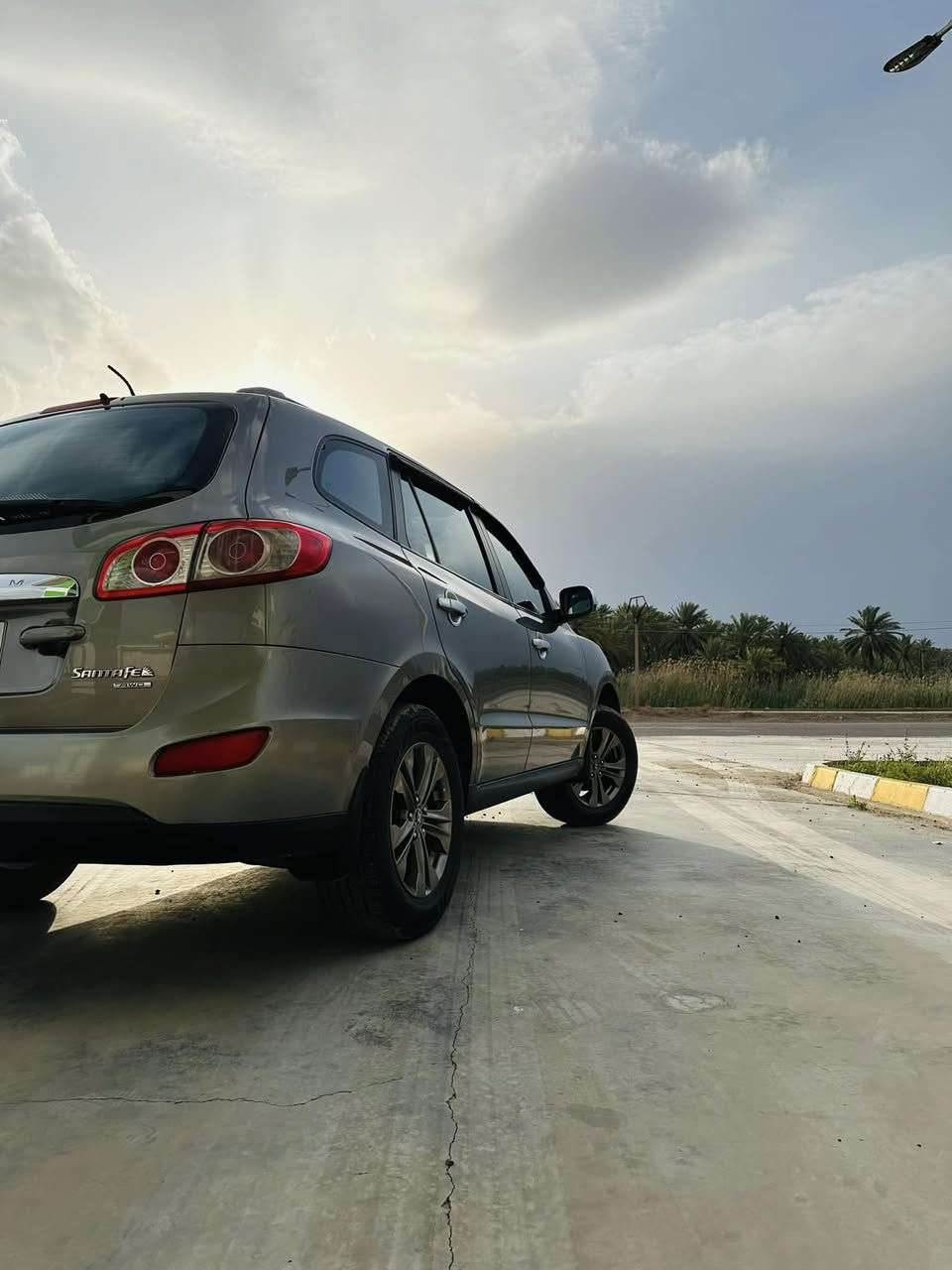 السلام عليكم 
سنتافي 2011 اللون فيلي 
محرگ 6 سلندر 
وارد أمريكي حادث جاملغ جهت السايق 
وشبر من البنيد وشويه من الباب 
المواصفات نص فول..!
كشتات تدفئه تبريد 
فور ويل 
كأميرا 
تحكم ستيرن 
5 راكب 
وبقيه المواصفات المعرفه 
رقم كربلاء مشرع وطني بسمي
سعر 140 وبيه مجال حك الجيه 
لاتصال ولاستفسار
***********
