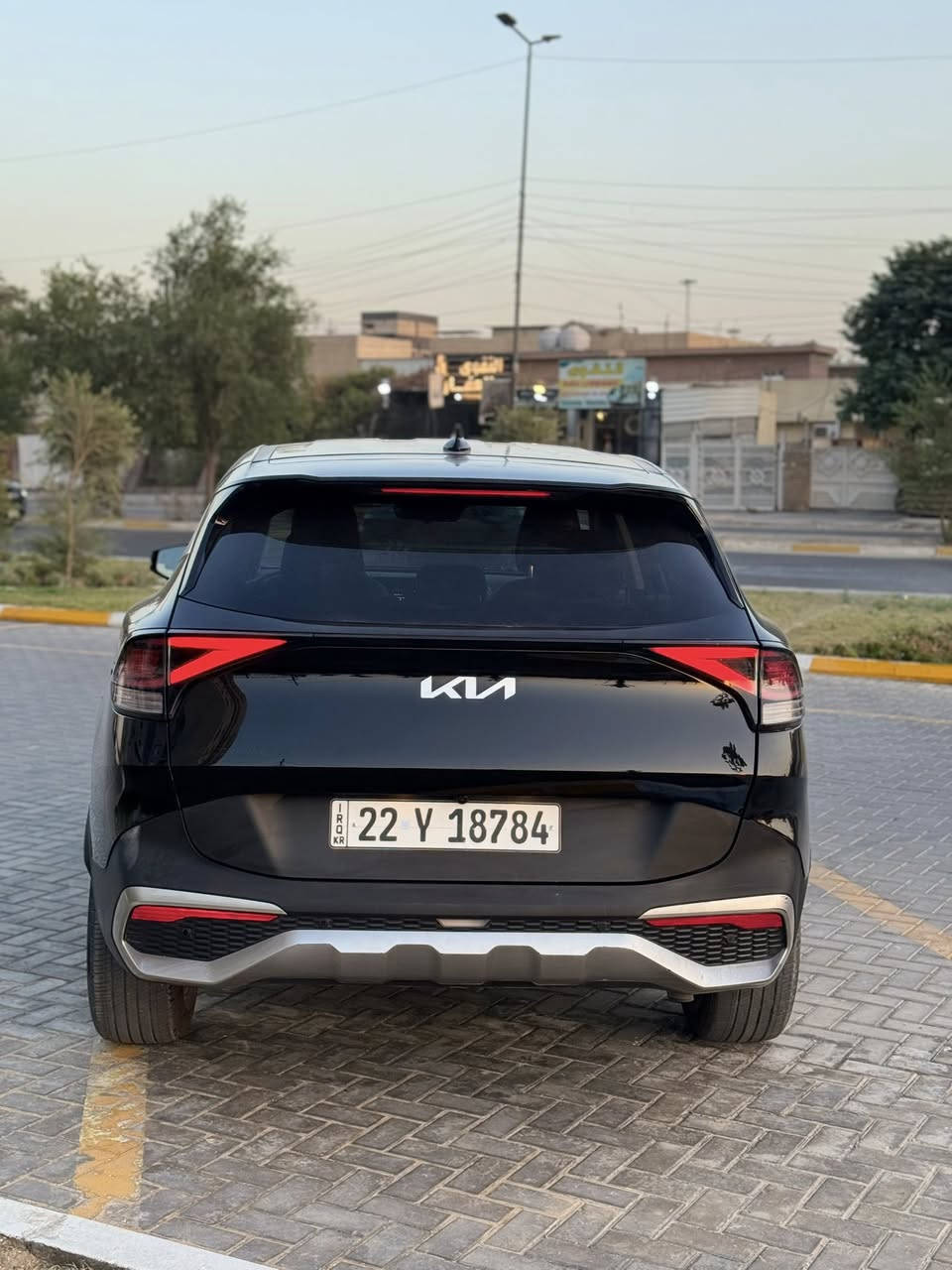 كيا سبورتج  موديل 2023  EX
ماشية  18 الف 
فول مواصفات.  عدا بنوراما
حجم السياره لارج شاصي طويل.
محرك 2500  

 جاملغ وباب امامي تبديل وباب خلفي صبغ 
بدون ايرباك بدون دواخل 

السيارة رقم اربيل الجديد 

مواصفات السياره فول عدا بنوراما

1-بصمة تشغيل عن بعد وابواب + انارة تر. 

2-كشنات جلد .وكهرباء وتدفئة.  

3-شاشة دجتل +شاشة كبيره تدعم نظام الابل كار

4-رادارات امامية خلفيه جانبية 360 درجة. 

5-قيادة ذاتية. توقف ذاتي. درايف مود. 

6-اشاير بلمري

7-فور ويل

8-اوتو هولد

9- اوتو ستوب

10-كاميرا دوارا +كاميرا . 

11-نظام نزول المنحدارت. 

12-سايد بريك بصمة

13-مانع انزلاق

14-لايت لد ناصي عالي زنون+ لد نهاري.  

15-شاحن وايرلس. 

16-حساسات خلفية.  

17-تبريد قطعتين. . 

باقي المواصفات بالصور 
السعر 185

العنوان بغداد الكرخ حي جهاد اتصال ☎️ ***********
