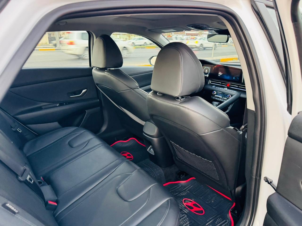 سلام عليكم

Hyundai Elantra 2025 

للبيع هيونداي النترا  لمتدد 2025 

السيارة بعدها زيرو ماشيه 27000قابل  للزياده

محرك 4 سلندر 2000 دوش 

السيارة لون ابيض صدفي وارد امريكي 


السيارة حادثها فقط الجاملغ الامامي الايسر ومستبدل اصلي ومرشوش مثبت  وضربه بلبنيد وشغل درجة اولى
وبارد بلمدكر الايسر الخلفي مامصلحه ع وضعها ترجع PDR

ايرباك دركه فقط 
 بدون شاصي 

السيارة فول مواصفات

1-فتحة

2-فول تحكم استيرن

3-شاشة كاملة متصلة وعدادات ديجيتال

4-رادار امامي  مستبدل 📍وخلفي وجانبي (نقاط عمياء)

5-توقف ذاتي

6-لايت امامي وخلفي LED 

7-قيادة ذاتية

8-تحديد مسار

9-درايف مود (Normal,Sport,Smart)

10-اوتو هولد

11-هاند بريك دكمة

12-بصمة ابواب

13-بصمة تشغيل

14-تشغيل عن بعد

15-ابل كاربلاي واندرويد اوتو

16-لد داخلي 

17-شاحنة وايرليس

18-منافذ داخلية يو اس بي وتايب سي

19-كشنات جلد

20-كروس كونترول مثبت سرعة ومحدد سرعة 

21-كامرة خلفية دوارة

22-كشنات تدفئة

23-التبريد ايضاً بي شاشة

السيارة فول مواصفات ومناقصها اي شي كلشي بيها كامل  ماعده برمجيات الرادر

السيارة مرقه رقم الماني (معوقين بصره) وكاله

المعوق ولد شاب 

سعر السيارة170$ ورقة وبيها مجال 

مكاني البصره حي الاصدقاء

***********

اللي يشوف السعر غالي لا يتصل رجاءاً