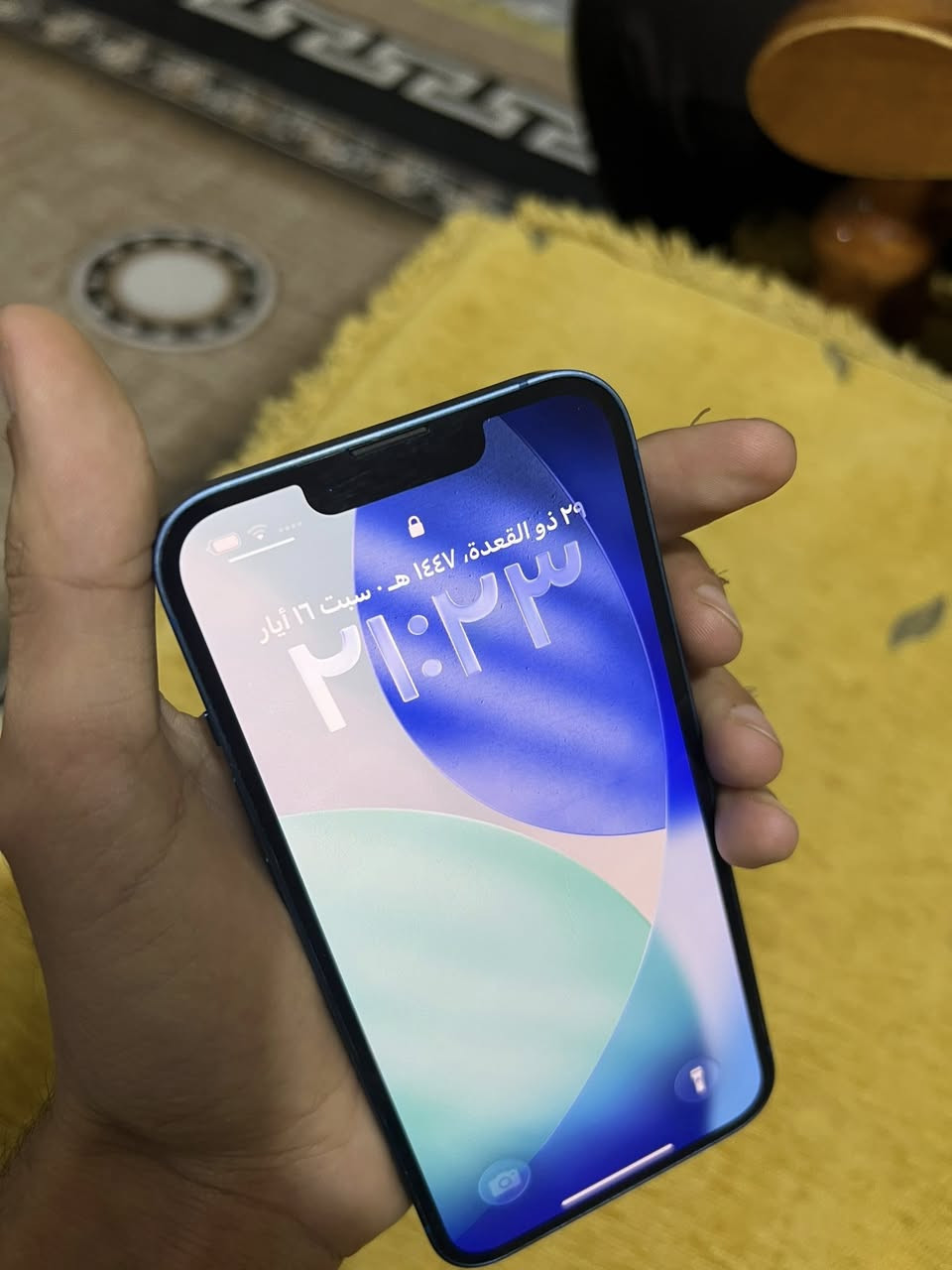 “للبيع جهاز 13 أزرق
نظيف جداً، استعمال خفيف
برغي ممفتوح وما مفكوك
كلشي شغال 100%
البطارية 80 
السعر400
لتواصل ***********
