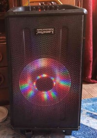 جهاز للبيع يشتغل ع البلاتوث وع الكهرباء عوزه بس شاحنه 07819070233