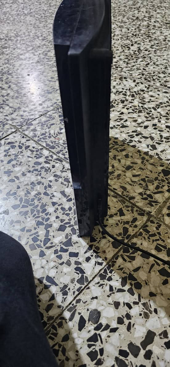 سلام عليكم بلي (3)سلم الجهاز فول هارد خارجي بي بي ٣٢ لعبة  وبي ٣ يدات كلهن شغالات وجدد لاستفسار ***********مكاني بغداد الشعب
