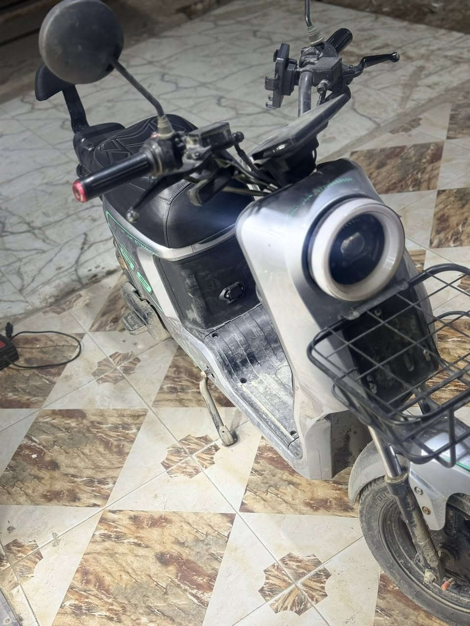 السلام عليكم ،دراجه شحن  R9 بطاريات فول نضافه  دراجه  جديده ، المكان ديالى بعقوبه ، السعر 400الف وبيها مجال ، للتواصل ع رقم الهاتف *********** .
