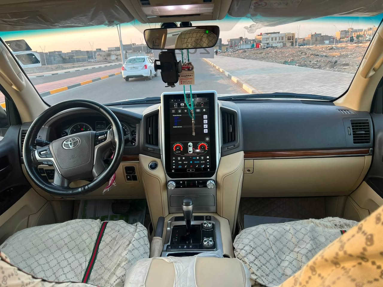 سلام عليكم لاندكروز موديل 2019 رقم بغداد بأسمي سنويه جديده مكفوله كفاله عامه من الضربه والصبغ وتبديل مكينه 8 سلندر حداديه جديده تخم تاير العنوان البصره استقبل مراوس حسب القناعه.     ***********
