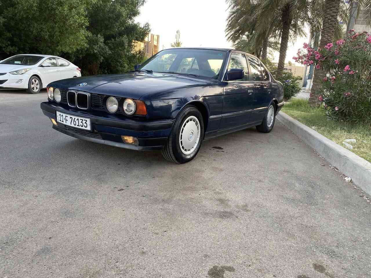 520 مسكر موديل 1991 
داخل مخمل جام كهرباء 
تبريد ثلاجه حقيقي 
السياره جديده بدون خياس ولاظربه 
مخرنه فتره طويله يعني ثاني مالك الها بلعراق
صدر امامي خلفي طوبه جديد
رقم بغداد بسمي تحويل مباشر 
السعر 53 وبيها مجال بسيط 
مكاني بغداد 
***********
