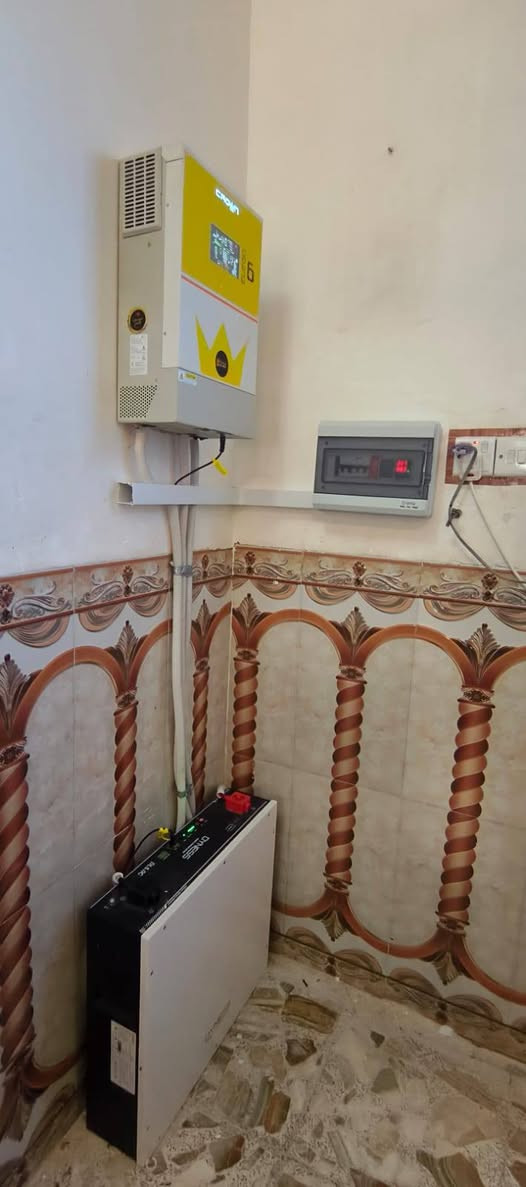 ☀️ تنصيب جديد ضمن أعمالنا المستمرة
تم بحمد الله إنجاز وتنصيب منظومة طاقة شمسية متكاملة لأحد الأخوه  في محافظة القادسيه📍
منظومة مصممة لتقديم أداء مستقر نهاراً وليلاً ⚡
 واعتمادية عالية:
• قدرة تشغيل نهارية: 10
• قدرة تشغيل ليلية 5
٠ أمبير 
🔧 تفاصيل المنظومة:
🔋 بطارية ليثيوم
سعة 5  كيلو
(أداء مستقر – عمر افتراضي طويل – ضمان 5 سنوات)
☀️ ألواح شمسية
عدد,,5,,ألواح LONGi أصلية
قدره 650واط للوح الواحد 
(كفاءة عالية + ضمان 12 سنة)
🔄 إنفرتر 
منظم كهربائي ماركة الأصلي
🛡️ أنظمة الحماية
حمايات كاملة للأحمال + مانع صواعق + تنظيم وتوزيع أمبيرية مدروس
👷‍♂️ تم التنفيذ والإشراف من قبل
المهندس قحطان ماجد السعيدي
وفق أعلى معايير السلامة والدقة الفنية
📍 موقعنا:
الديوانية – قضاء سومر
🏢 محلات المهندس قحطان ماجد السعيدي
📞 للاستفسار والحجز:
***********
***********
✨ ثقة الزبائن هي رأس مالنا… والطاقة النظيفة اختصاصن
